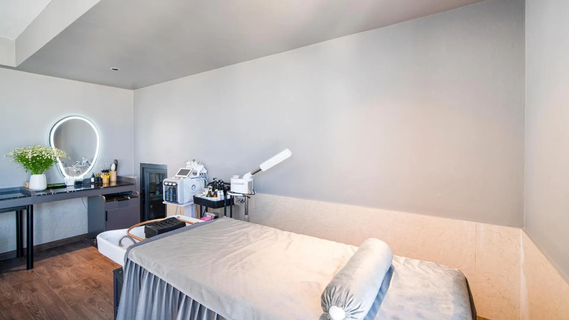 Luxtery Hotel & Spa Da Nang Vietnam