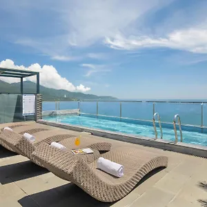 Mangata Beachfront - Rooftop Bar Sea View 岘港