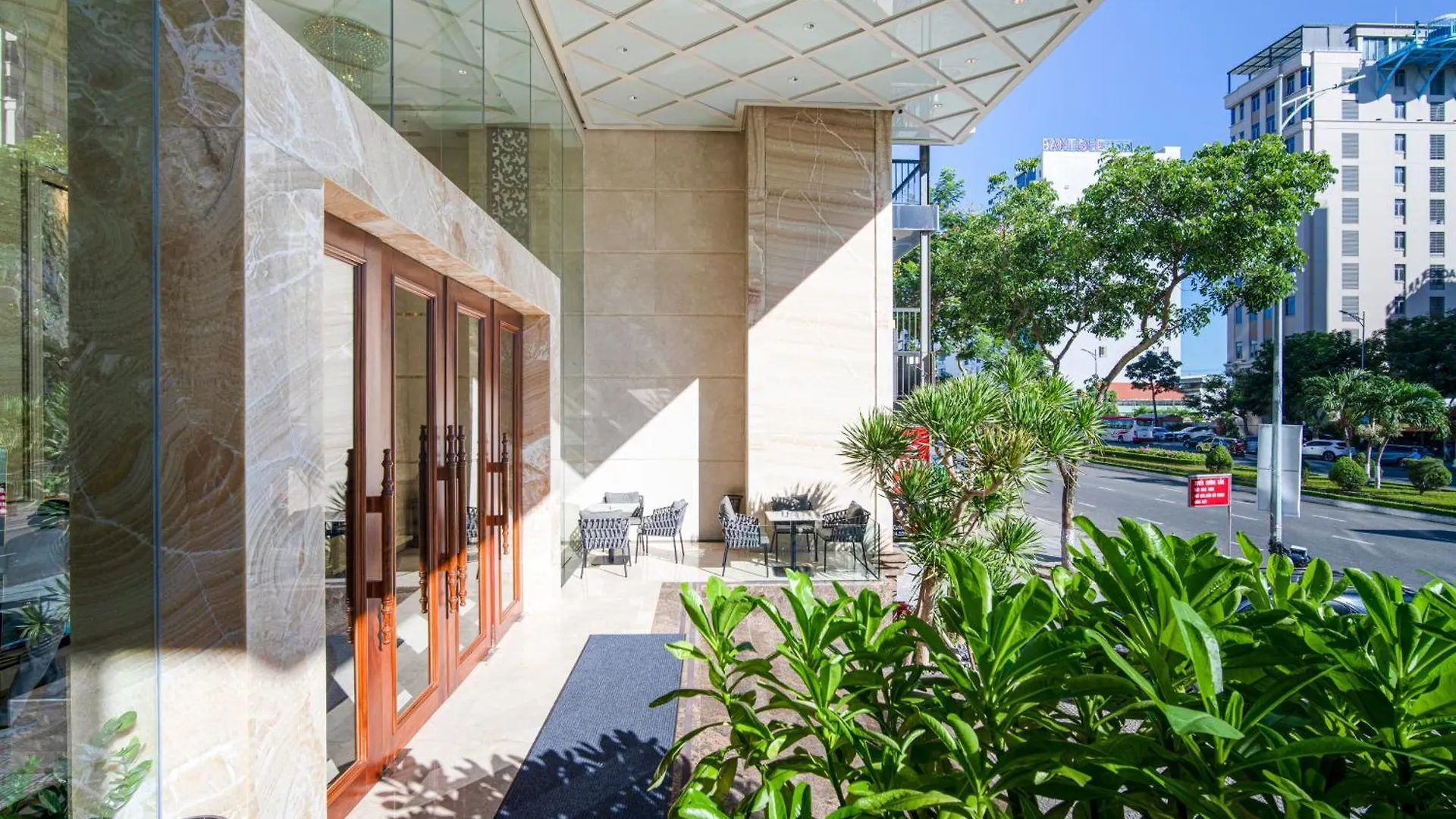 Luxtery Hotel & Spa Da Nang 4*,  Vietnam